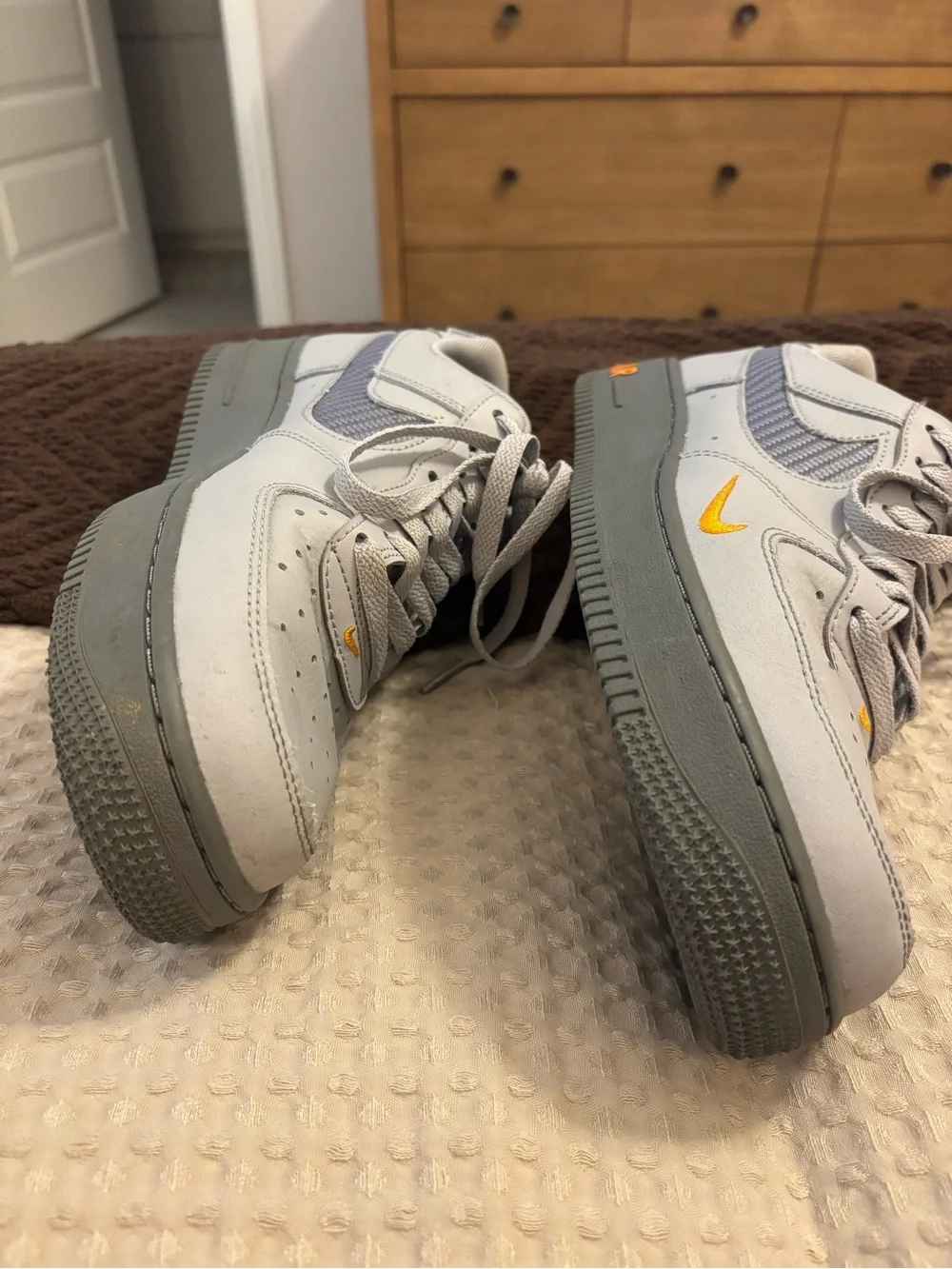 Nike Air Force 1 Low Wolf Grey Kumquat Size 9